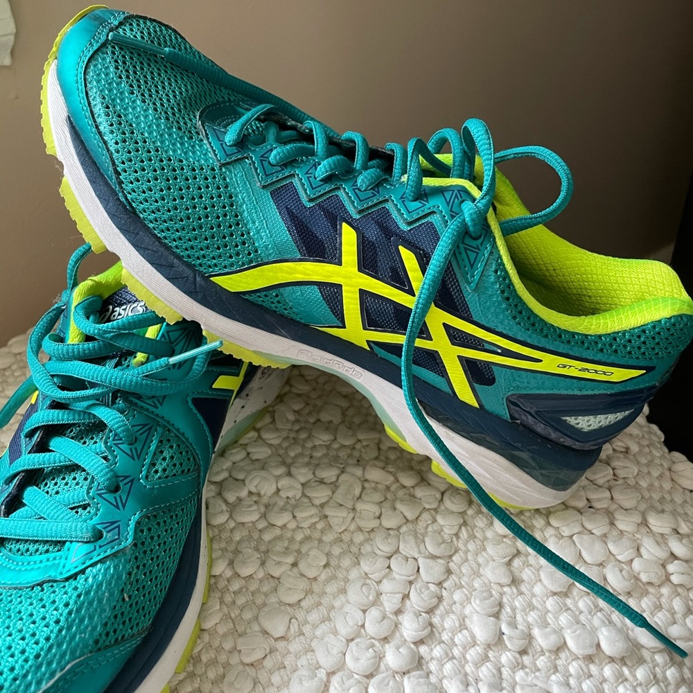 ASICS running sneaker *WORN ONCE-GREAT CONDITION*